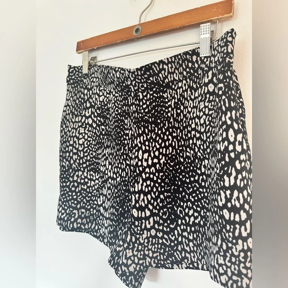 Calvin Klein Shorts - Picture 2 of 2